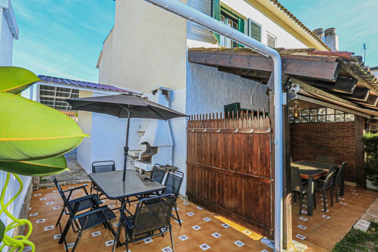Calderon De La Barca - Only Families Villa Кембрилс Екстериор снимка